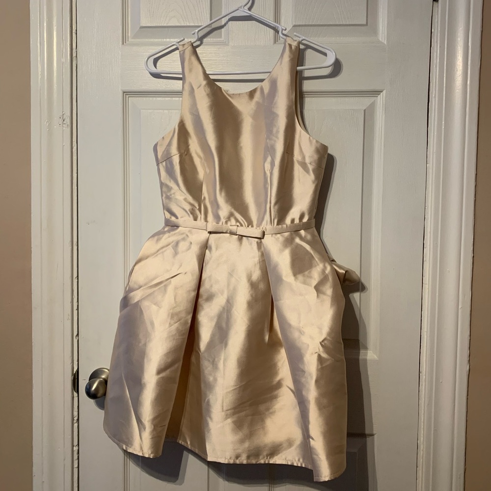 NWT beige dress w pockets - M